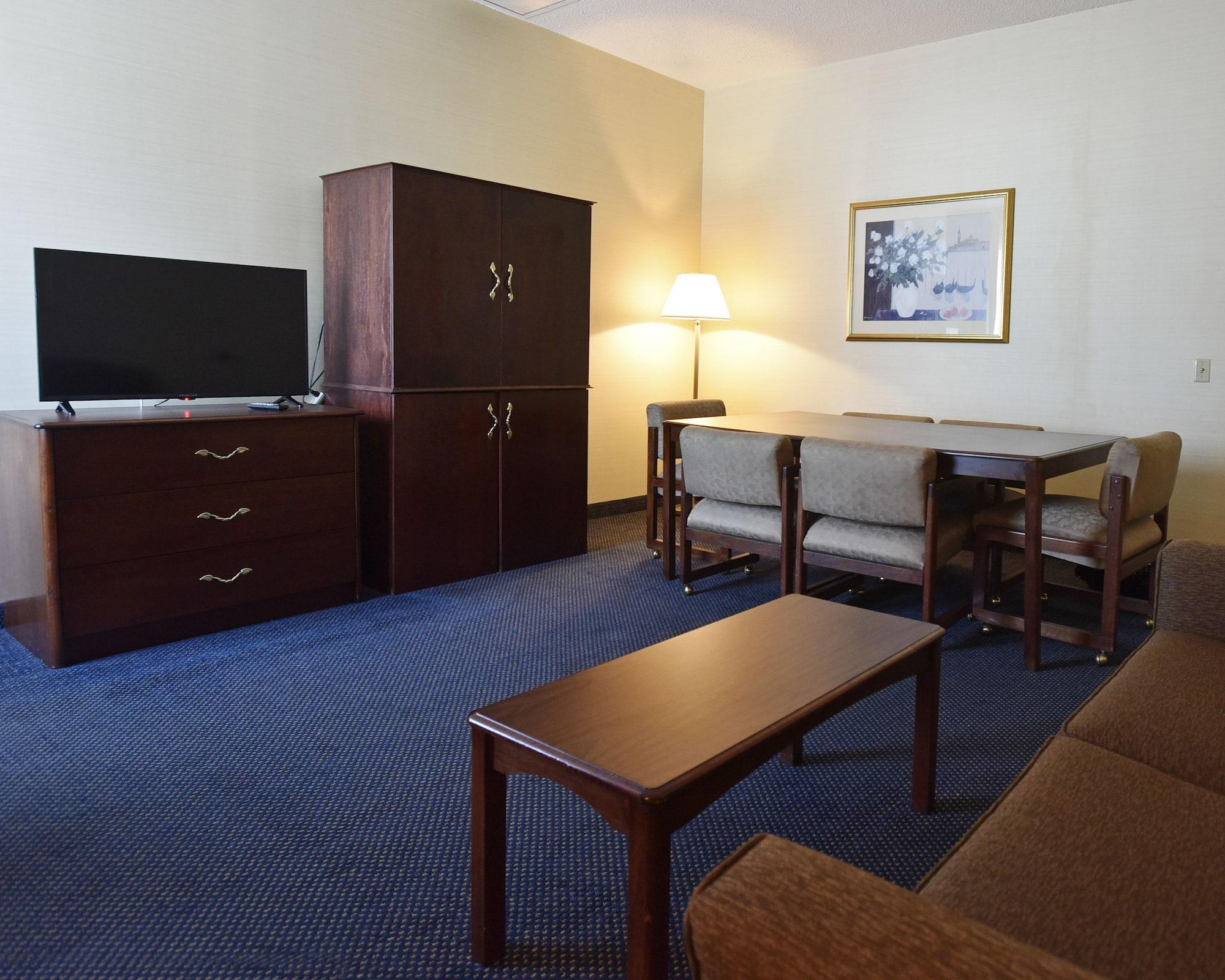 Maron Hotel & Suites Danbury Exterior foto