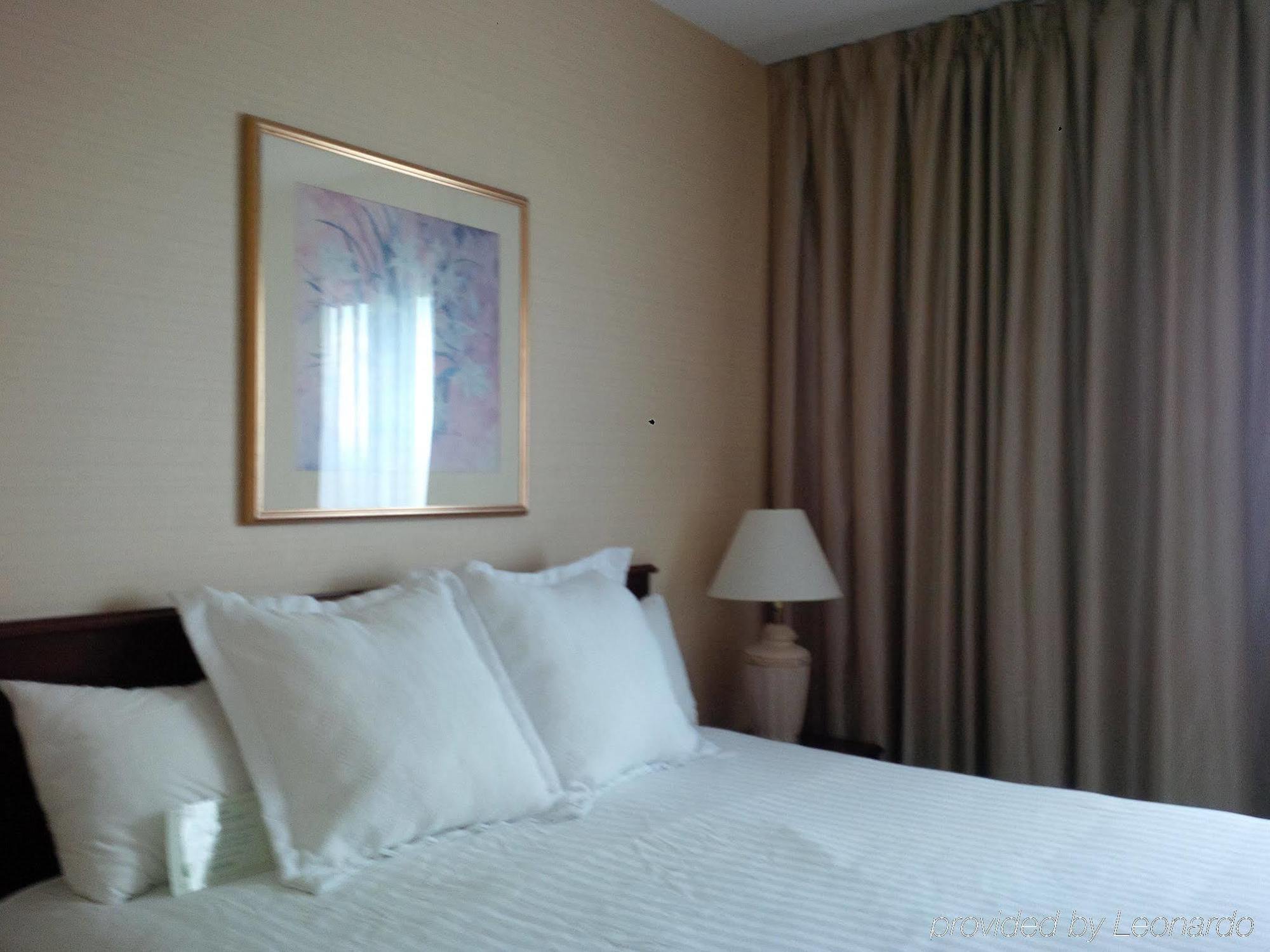 Maron Hotel & Suites Danbury Exterior foto